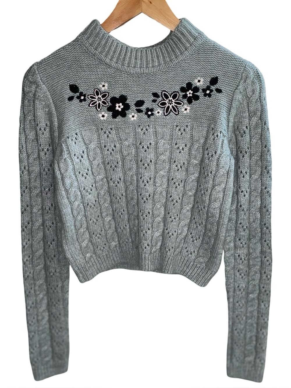 Forever 21 Floral Embroidered Cable Knit Cropped Mock Neck Sweater Size Small